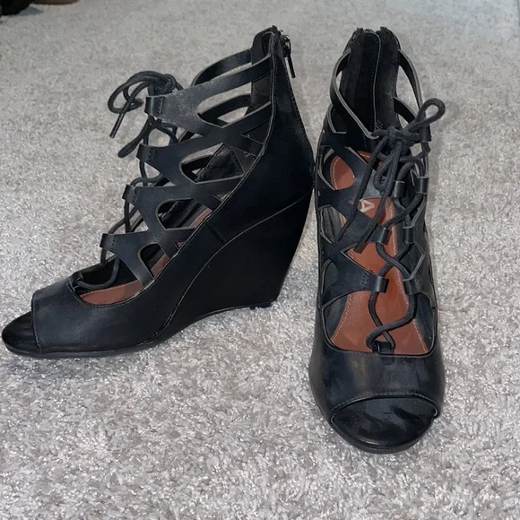 Wedge sandals size 6.5 - Picture 1 of 4